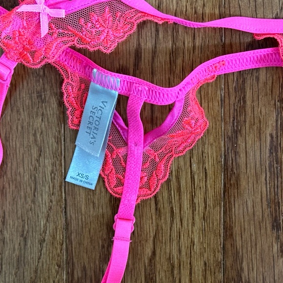 Victoria’s Secret Sexy Lace Bra and Garter Belt set - Picture 7 of 7